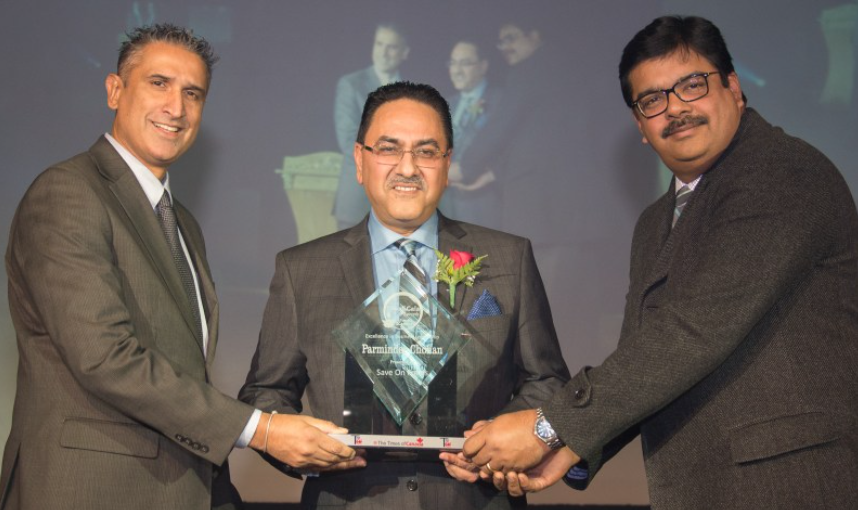 Perminder Chohan receiving the Excellence in Business Leadership Award